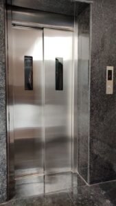 (2)